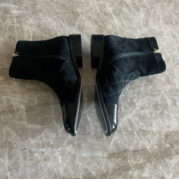 CC Chanel Suede Cap Toe Quilted Turnlock 1” Inch Stacked Heel Ankle Boots Sz 41 - Picture 3 of 15